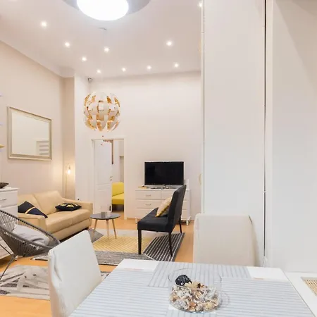 Exclusive - Vaci Street Apartment