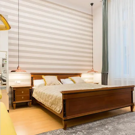 Exclusive - Vaci Street Apartment *