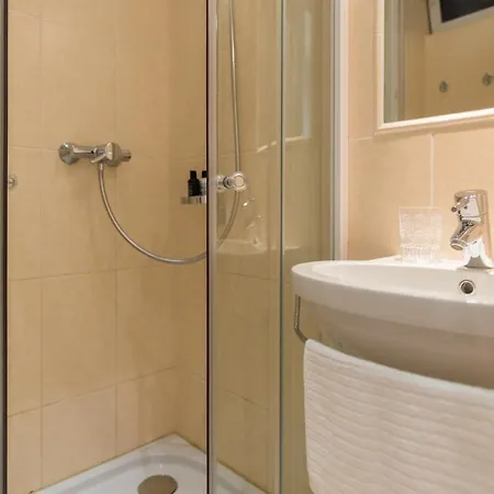 Exclusive - Vaci Street Apartment Budapest